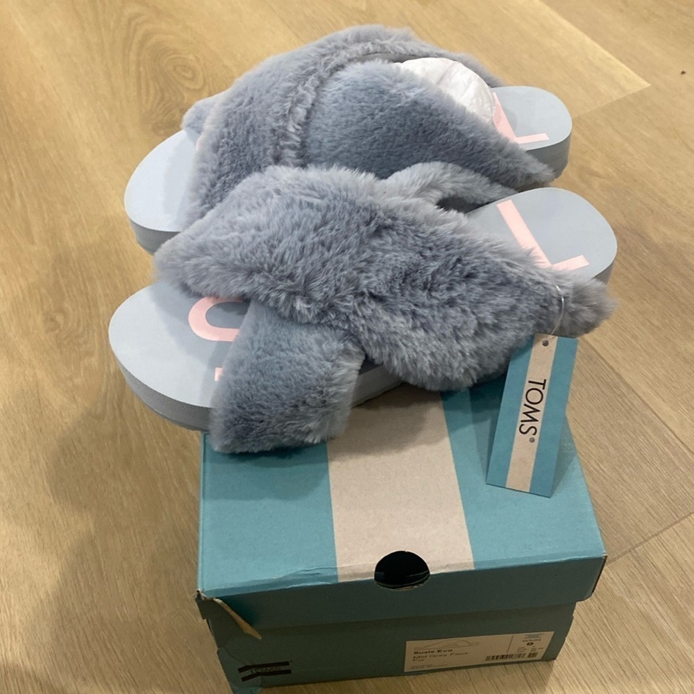 NWT TOMS SUSIE EVA MID GREY FAUX FUR SLIPPERS SIZE 9